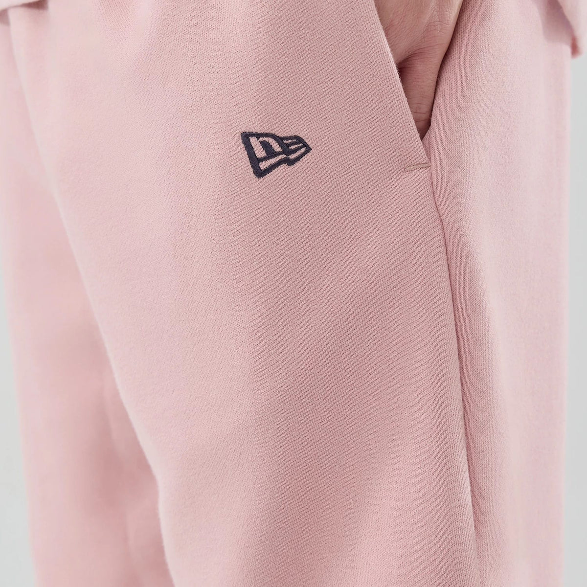 The model is wearing these MLB Midi League Essential LA Dodgers Oversized Shorts in pastel pink. 5