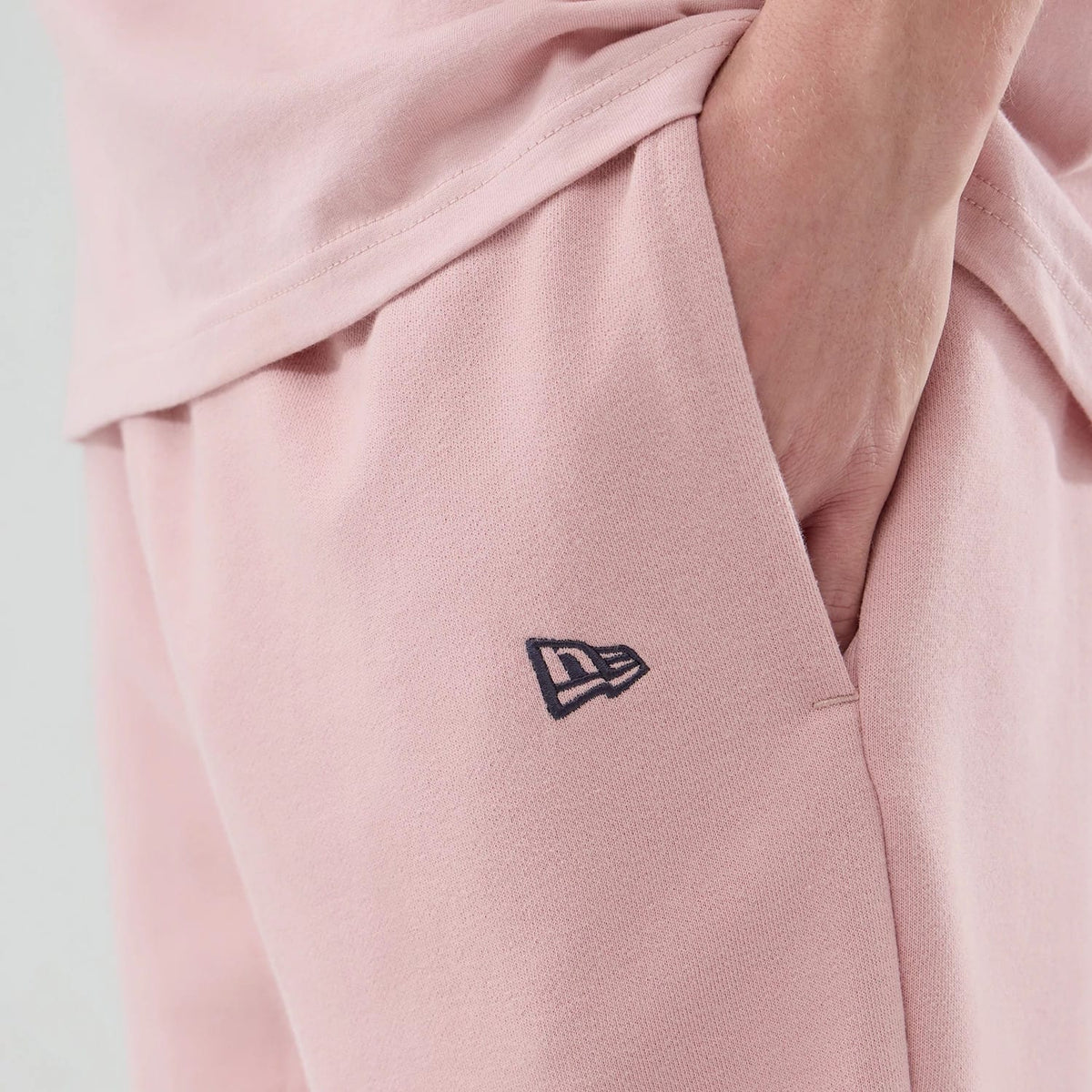 The model is wearing these MLB Midi League Essential LA Dodgers Oversized Shorts in pastel pink. 6