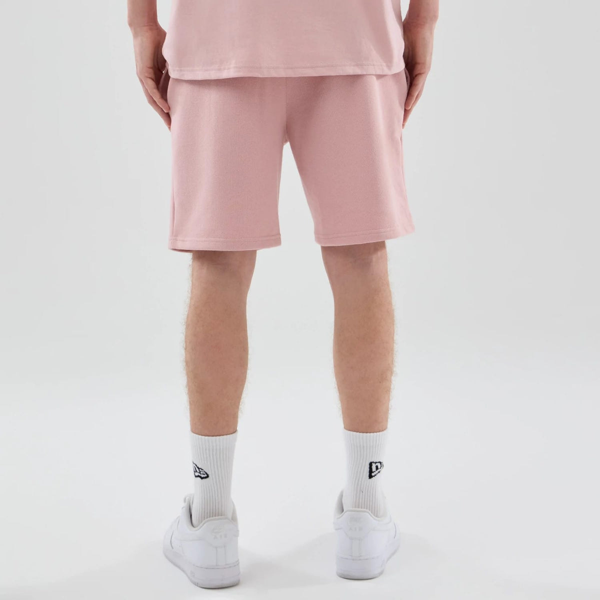 The model is wearing these MLB Midi League Essential LA Dodgers Oversized Shorts in pastel pink. 2