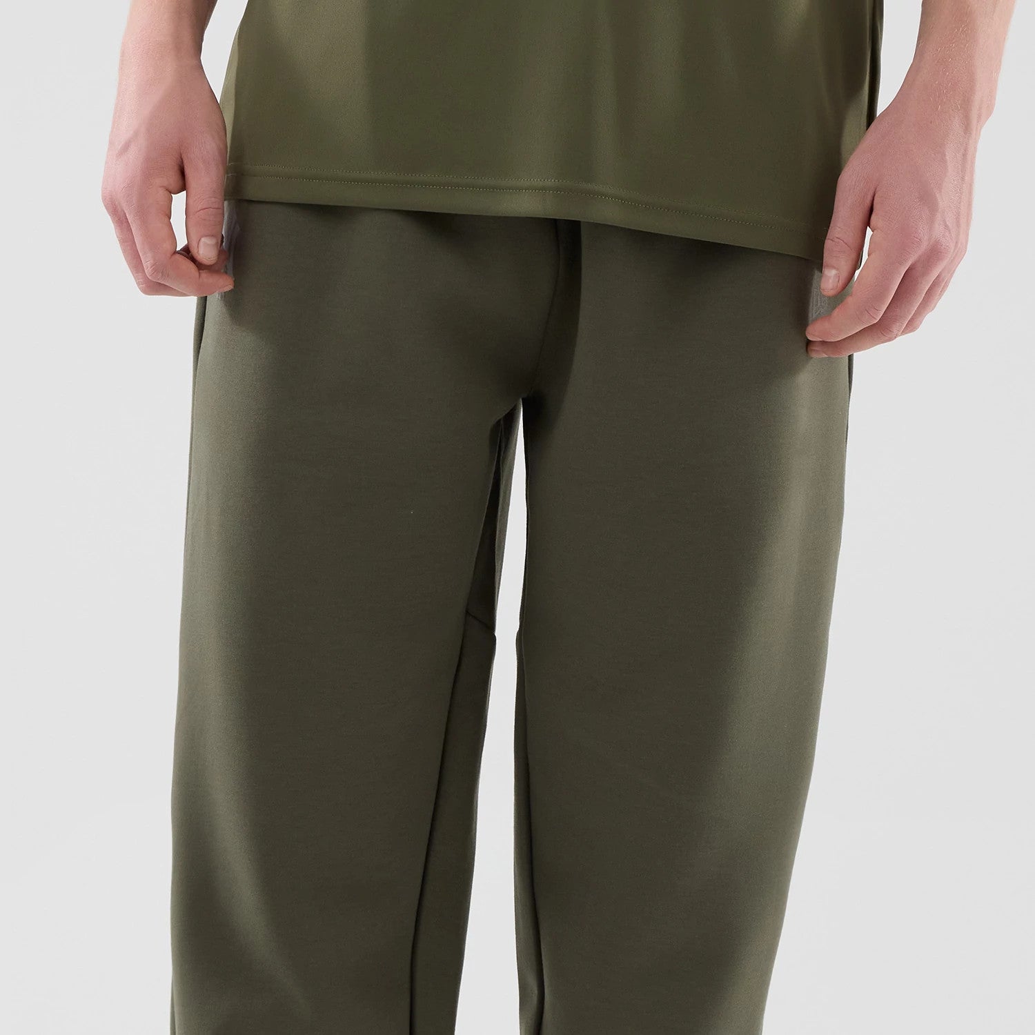 The model is wearing these MLB Core Plus New York Yankees Joggers in green. 3