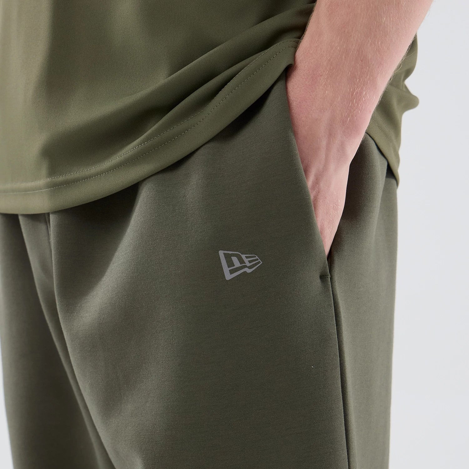 The model is wearing these MLB Core Plus New York Yankees Joggers in green. 4