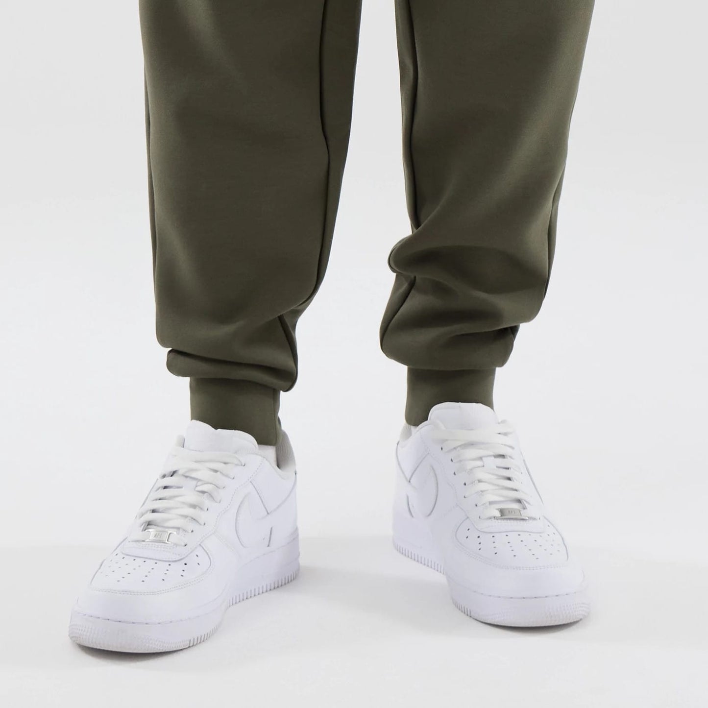 The model is wearing these MLB Core Plus New York Yankees Joggers in green. 5