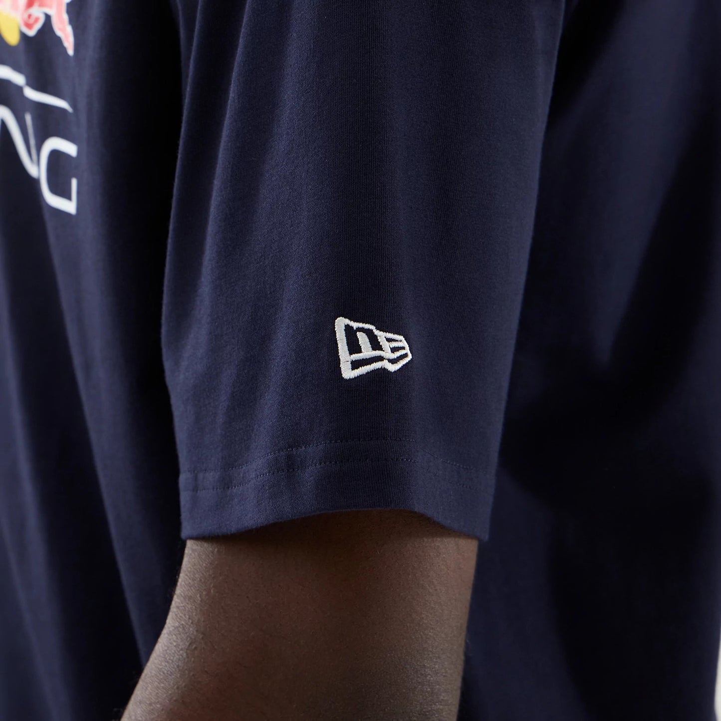 The model is wearing this Red Bull Racing Graphic Oversized T-Shirt in dark blue. 5