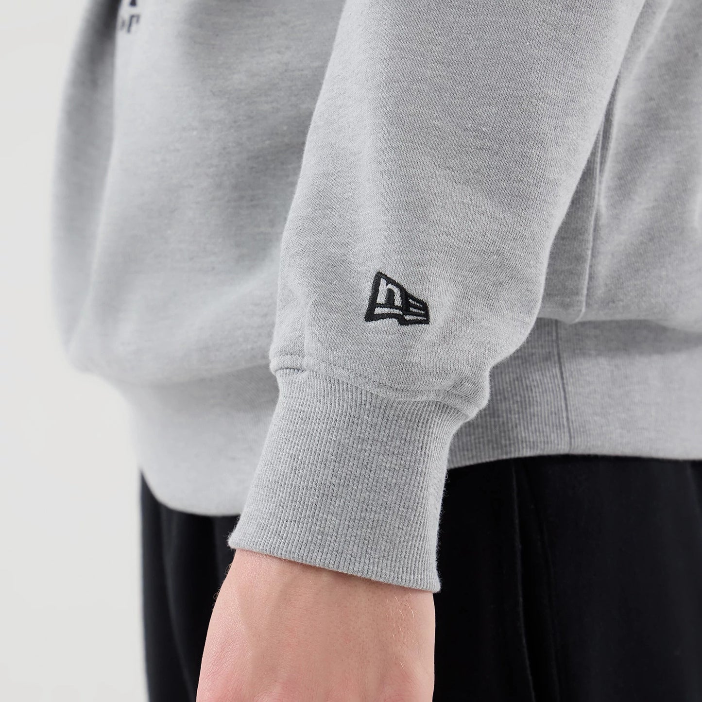 The model is wearing this MLB Graphic New York Yankees Oversized Crew Neck Sweater in grey. 6