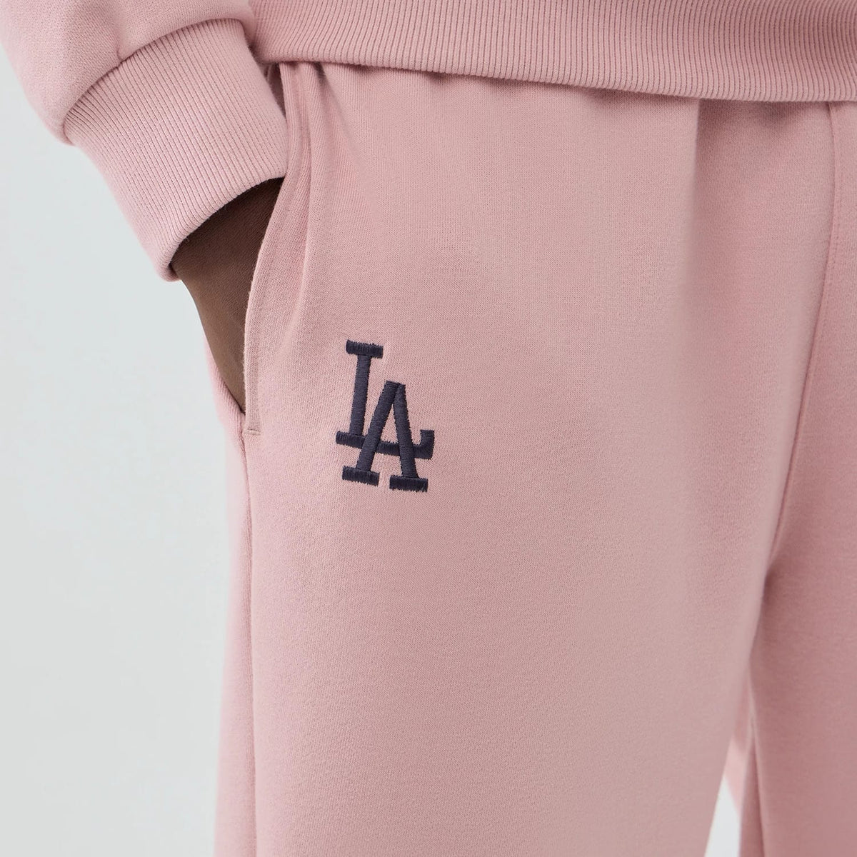 The model is wearing these MLB Midi League Essential LA Dodgers Joggers in pastel pink. 4