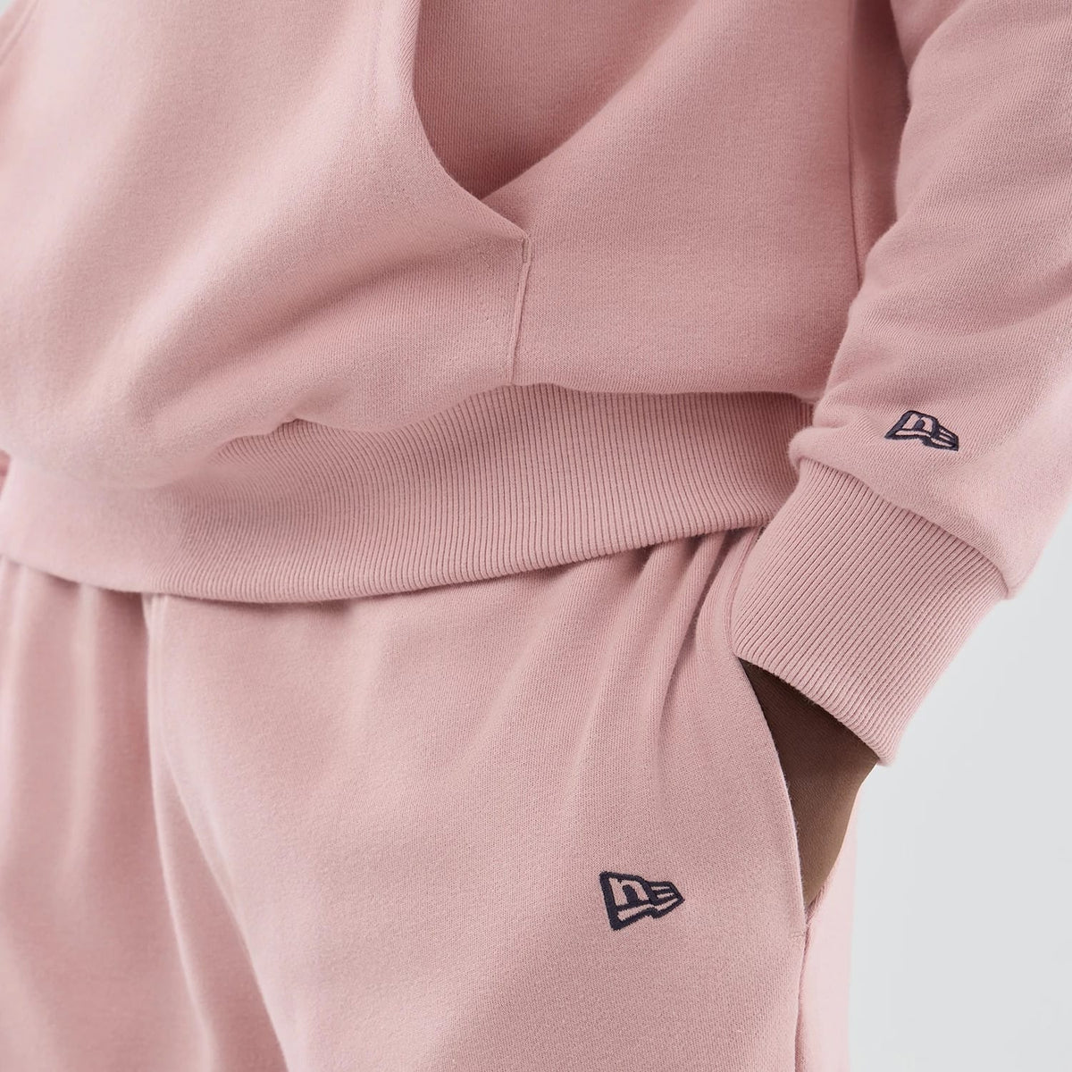The model is wearing these MLB Midi League Essential LA Dodgers Joggers in pastel pink. 5