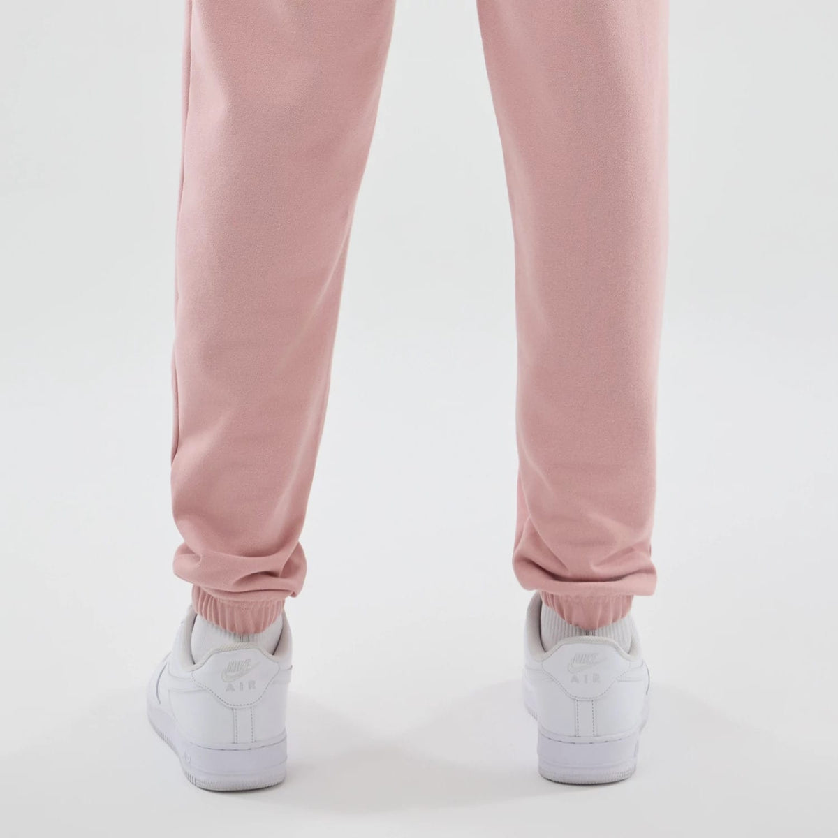 The model is wearing these MLB Midi League Essential LA Dodgers Joggers in pastel pink. 7