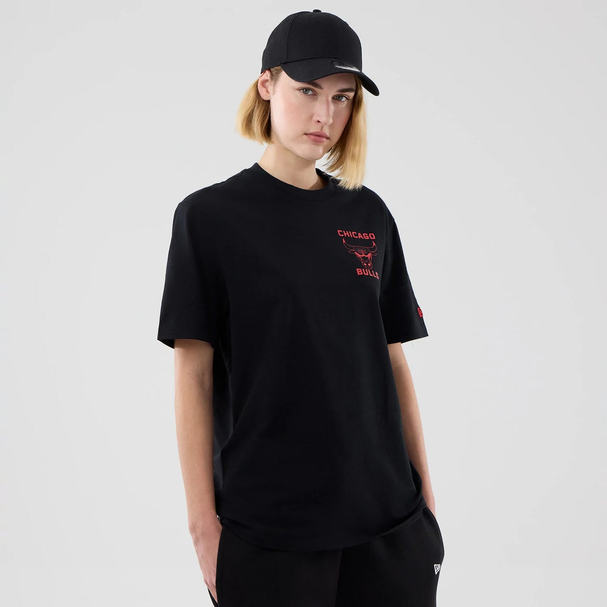 The model is wearing this NBA Court Graphic Chicago Bulls T-Shirt in black. 5