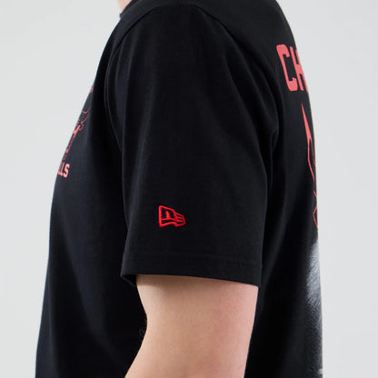 The model is wearing this NBA Court Graphic Chicago Bulls T-Shirt in black. 8