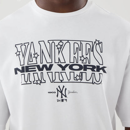The model is wearing this MLB Graphic New York Yankees Oversized T-Shirt in white. 4