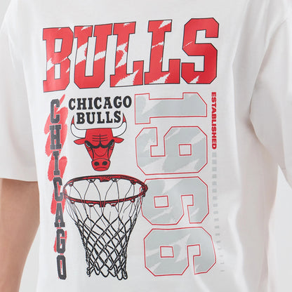 The model is wearing this NBA Script Graphic Chicago Bulls Oversized T-Shirt in white. 6