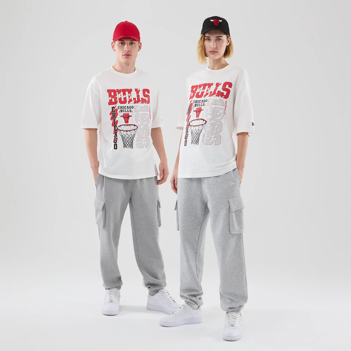 The model is wearing this NBA Script Graphic Chicago Bulls Oversized T-Shirt in white. 1