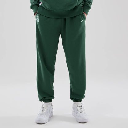 The model is wearing these MLB Midi League Essential New York Yankees Joggers in dark green. 1