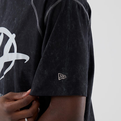 The model is wearing this Red Bull Racing Drop Shoulder T-Shirt in black. 5
