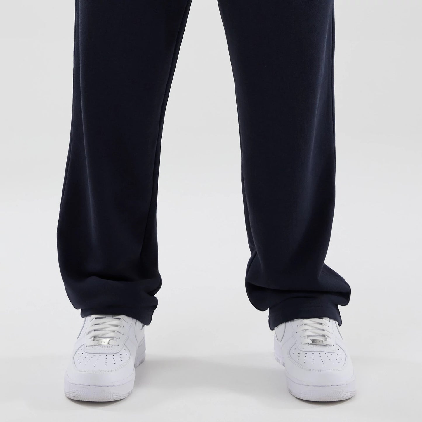 The model is wearing these NBA Core Plus LA Lakers Straight Leg Joggers in navy. 6
