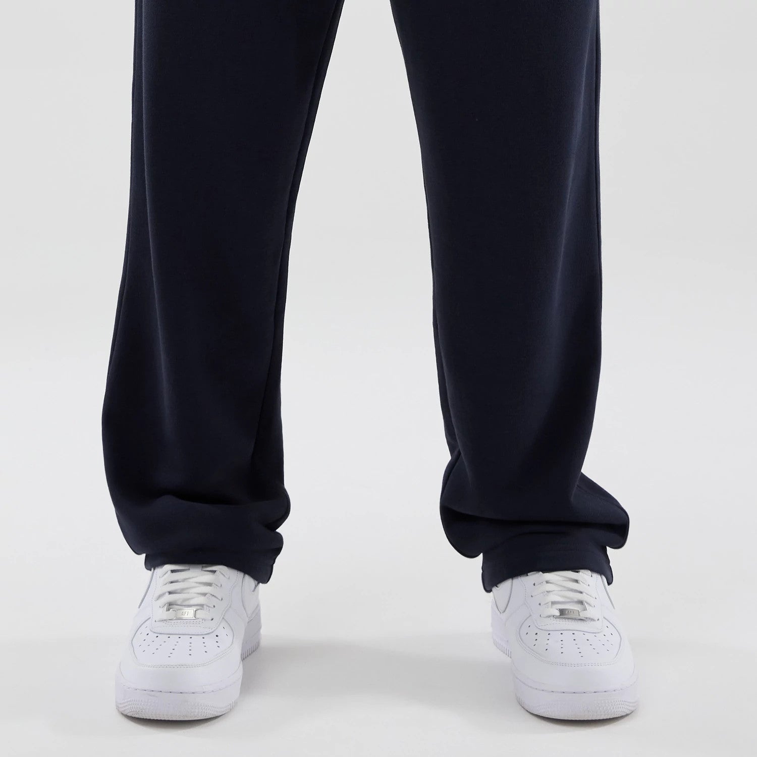 The model is wearing these NBA Core Plus LA Lakers Straight Leg Joggers in navy. 6