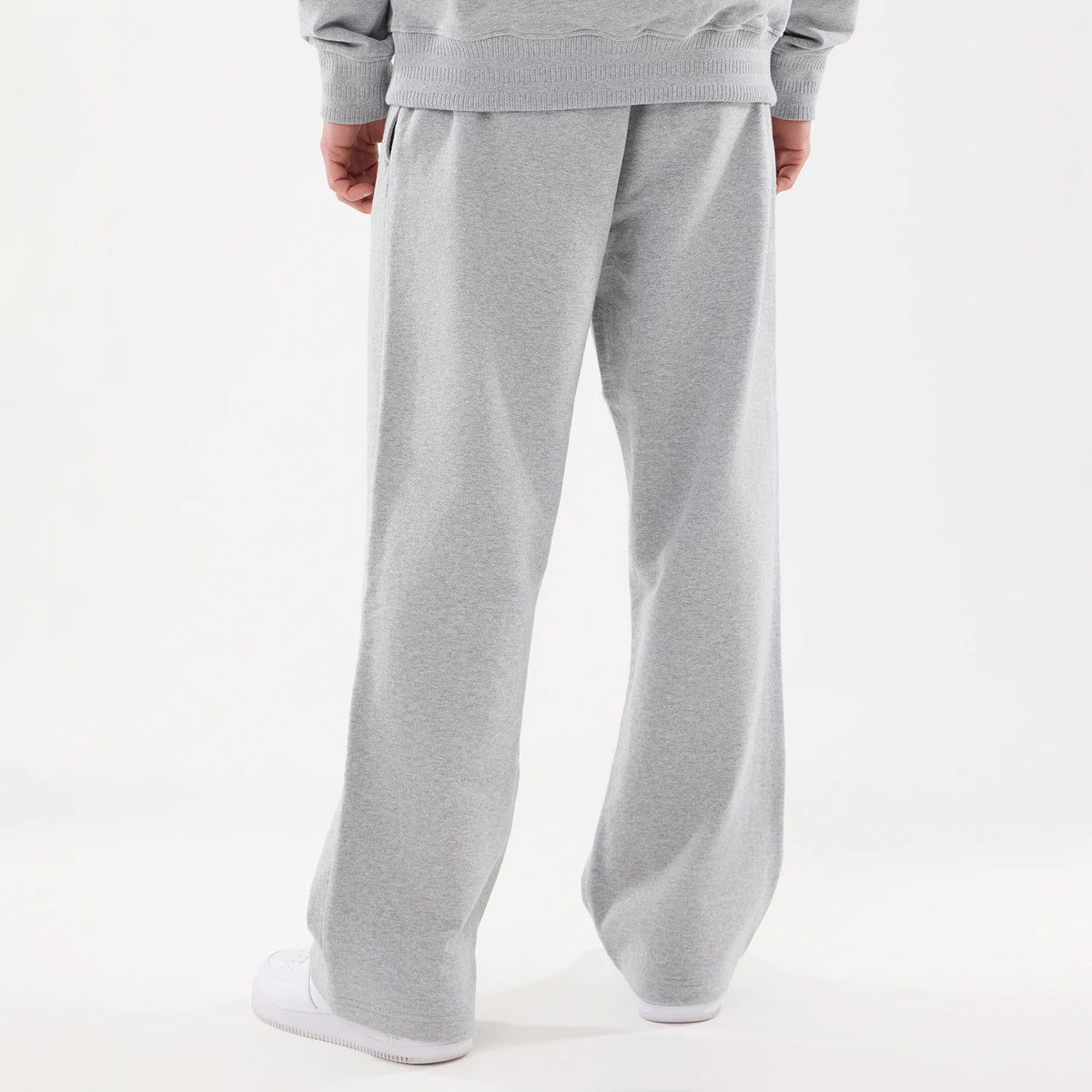 The model is wearing these MLB Straight Leg New York Yankees Straight Leg Joggers in grey. 2