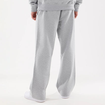 The model is wearing these MLB Straight Leg New York Yankees Straight Leg Joggers in grey. 2