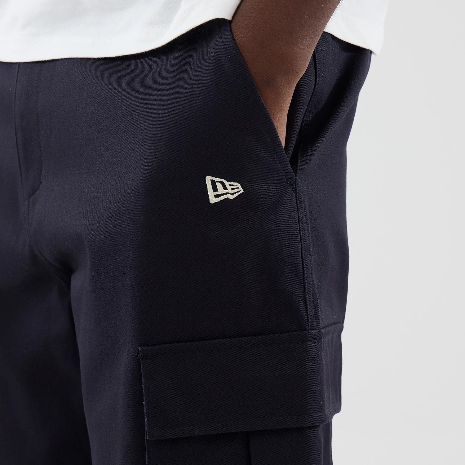 The model is wearing these MLB New York Yankees Cargo Trousers in navy. 4