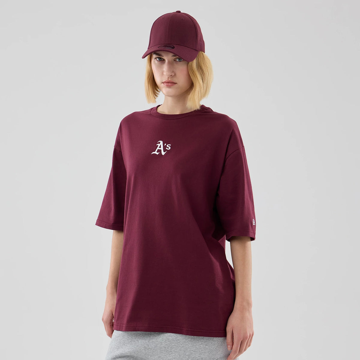 The model is wearing this MLB Midi League Essential Athletics Oversized T-Shirt in dark red. 4