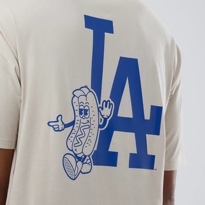 The model is wearing this MLB Food Graphic LA Dodgers Oversized T-Shirt in cream. 7