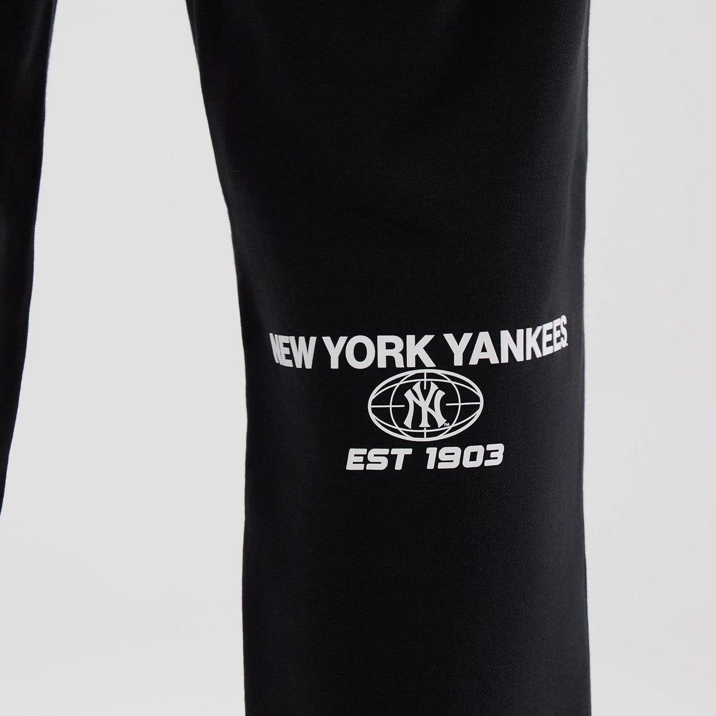 The model is wearing these MLB Logo Graphic New York Yankees Straight Leg Joggers in black. 6