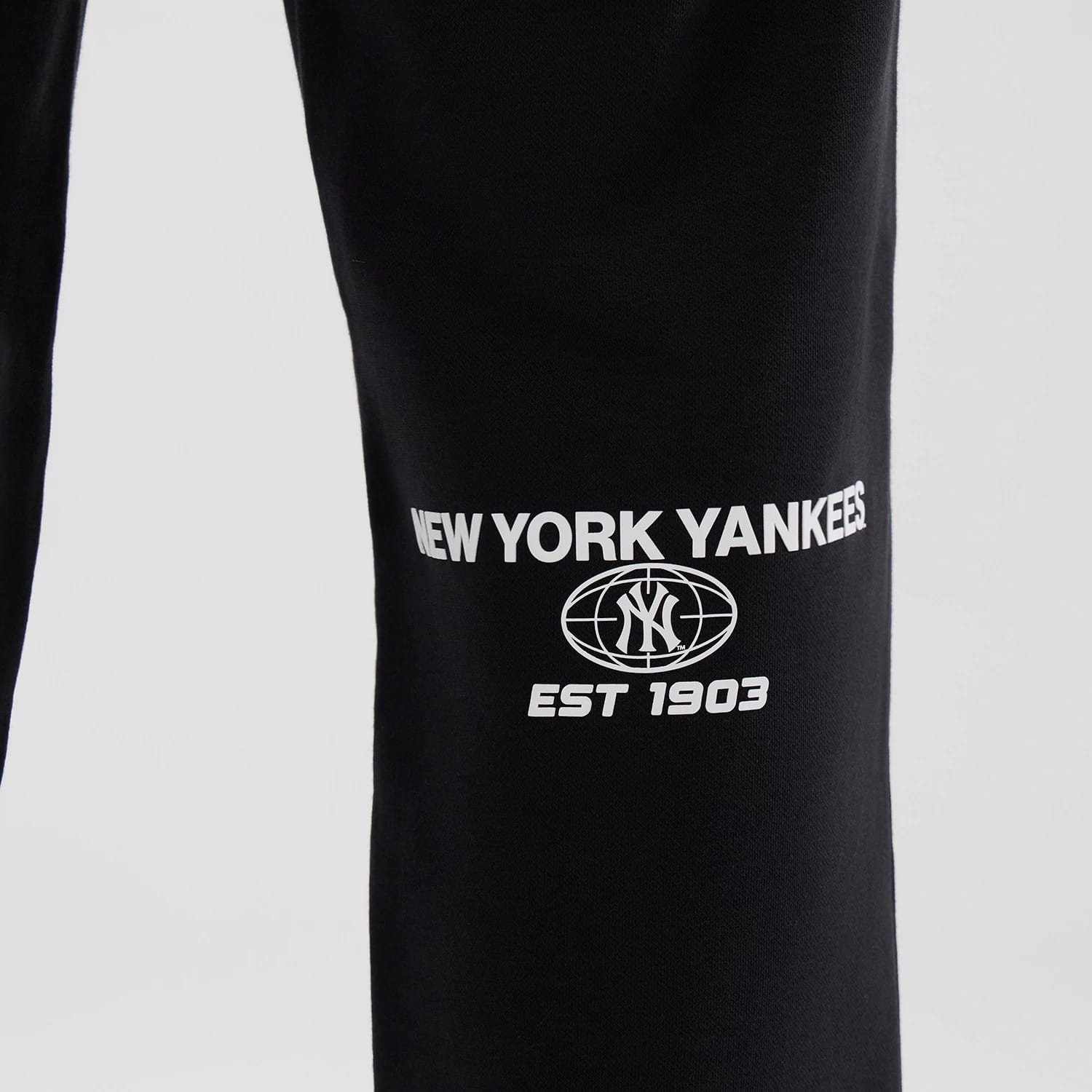 The model is wearing these MLB Logo Graphic New York Yankees Straight Leg Joggers in black. 6