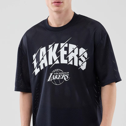 The model is wearing this NBA Core Plus Mesh LA Lakers Oversized T-Shirt in navy. 6