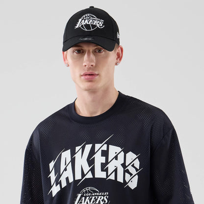 The model is wearing this NBA Core Plus Mesh LA Lakers Oversized T-Shirt in navy. 4