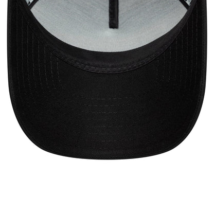 Pictured is this Youth Stade Toulousain Patch 9FORTY E-Frame Trucker cap in black. 5