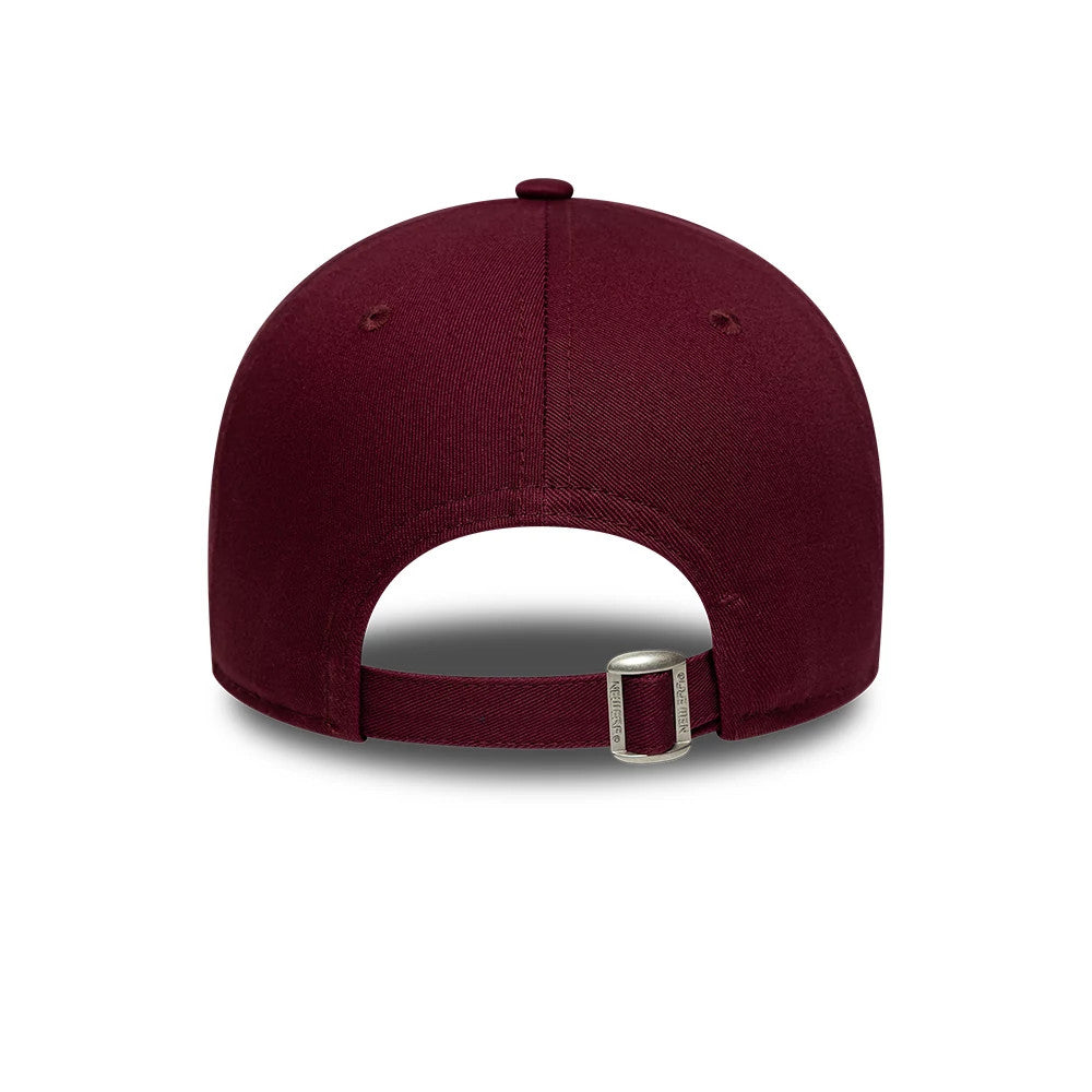 Pictured is this Manchester United FC 9FORTY cap in dark red. 4