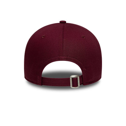 Pictured is this Manchester United FC 9FORTY cap in dark red. 4