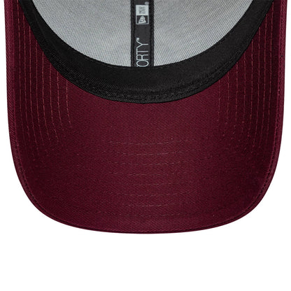 Pictured is this Manchester United FC 9FORTY cap in dark red. 5