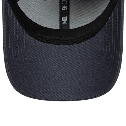 Pictured is this Vespa Logo 9FORTY cap in grey. 5