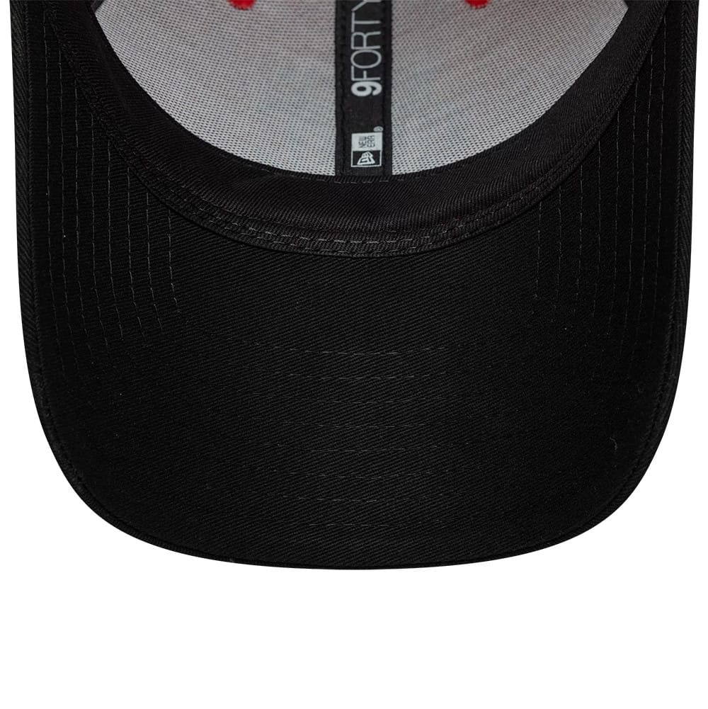 Pictured is this Manchester United FC Contrast 9FORTY cap in red & black. 5