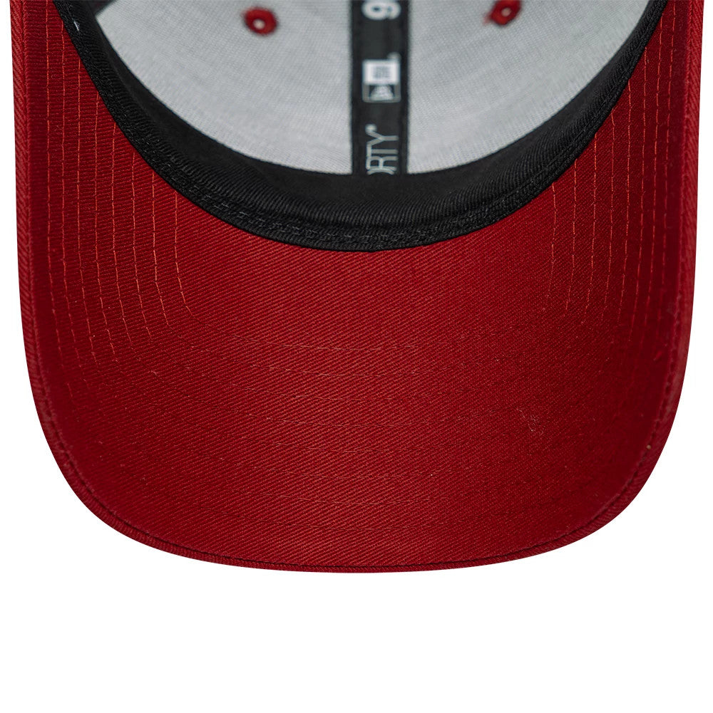 Pictured is this AS Roma League 9FORTY cap in dark red. 5