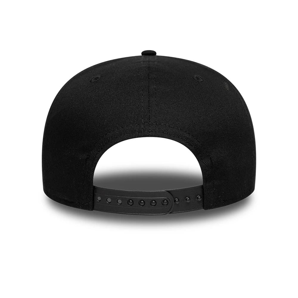 Pictured is this Manchester United FC Keano 19TWENTY cap in black. 4