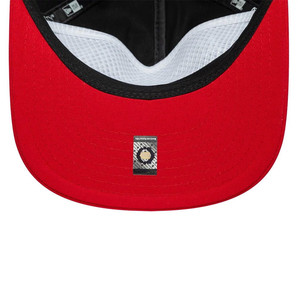 Pictured is this Manchester United FC Keano 19TWENTY cap in black. 5