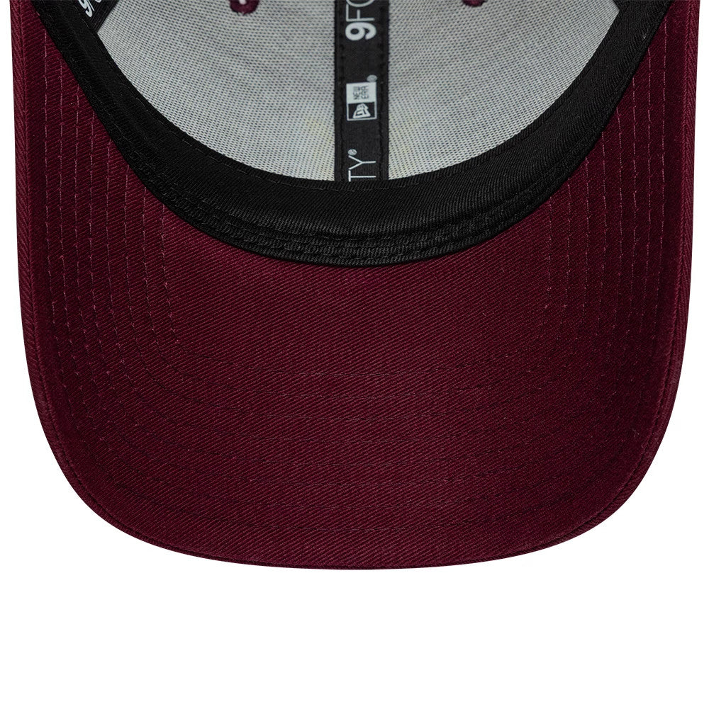 Pictured is this Aston Villa FC League 9FORTY cap in dark red. 5