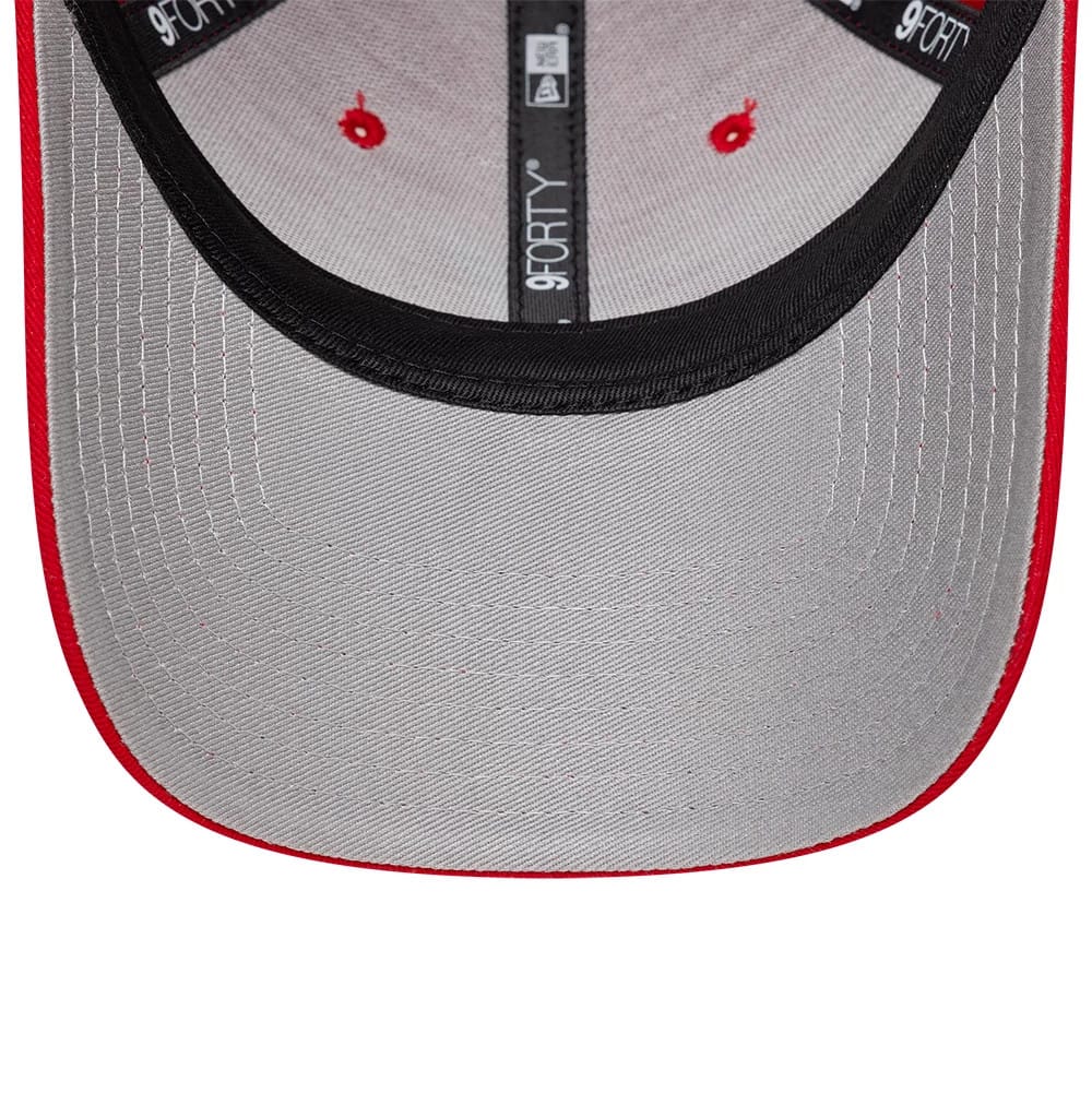 Pictured is this Youth Liverpool FC Contrast 9FORTY cap in red. 5