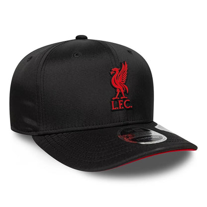 Pictured is this Liverpool FC Gradient 9SEVENTY Stretch Snap cap in black. 4