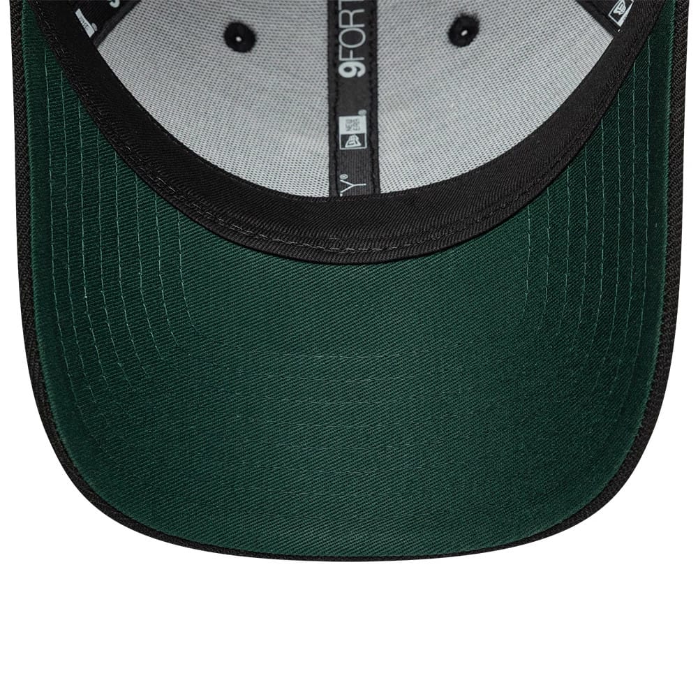 Pictured is this Liverpool FC Wool 9FORTY cap in black. 6