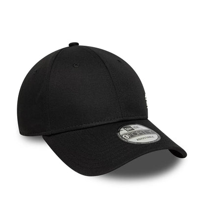 Pictured is this Liverpool FC Metal Pin 9FORTY cap in black. 3