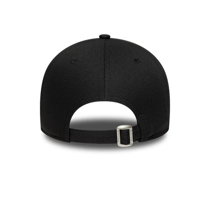 Pictured is this Liverpool FC Metal Pin 9FORTY cap in black. 4