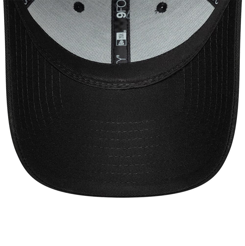 Pictured is this Liverpool FC Metal Pin 9FORTY cap in black. 5