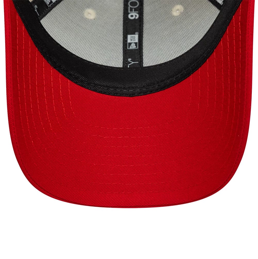 Pictured is this Youth Manchester United FC Contrast 9FORTY cap in cream. 5