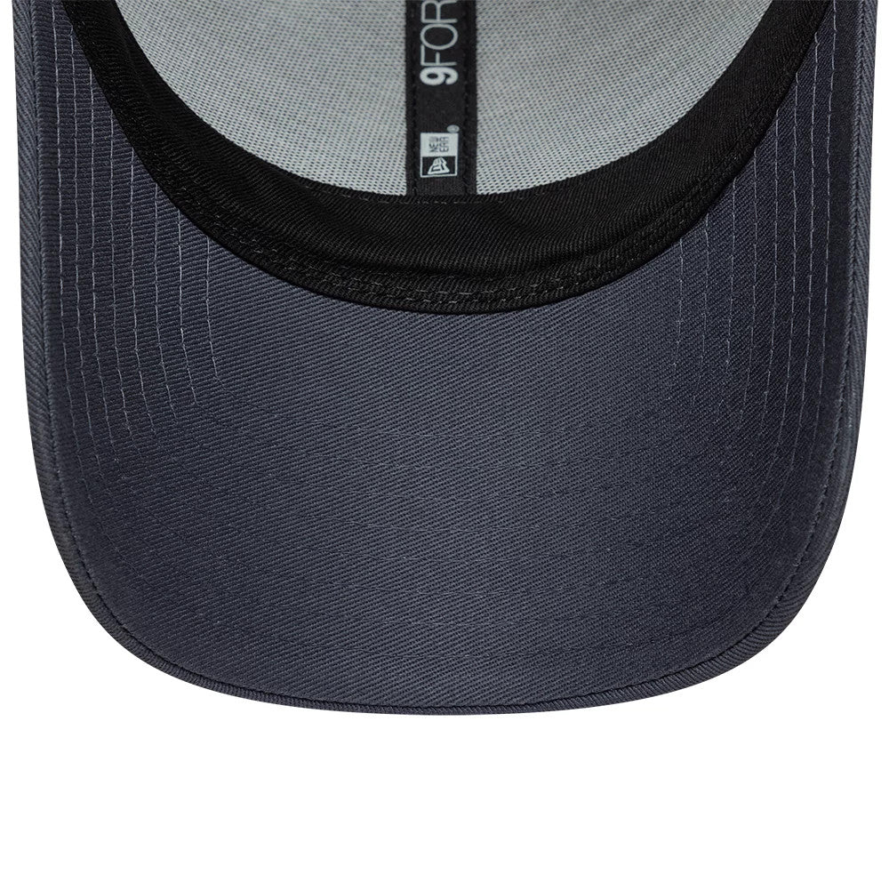 Pictured is this FC Porto 9FORTY cap in grey. 5