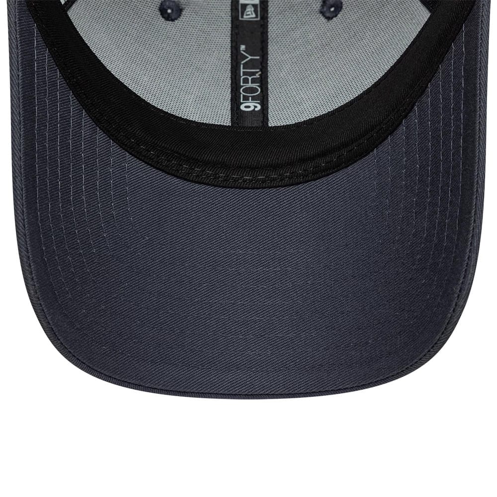 Pictured is this Visa Cash App Racing Bulls 9FORTY cap in grey. 5