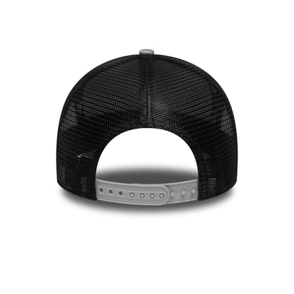 Pictured is this FC Porto 9FORTY A-Frame Trucker cap in grey. 4