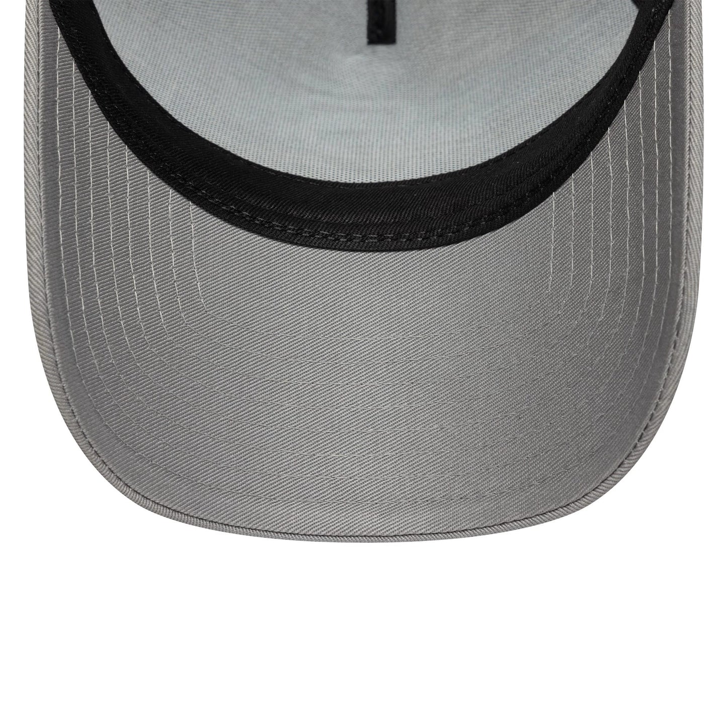 Pictured is this FC Porto 9FORTY A-Frame Trucker cap in grey. 5